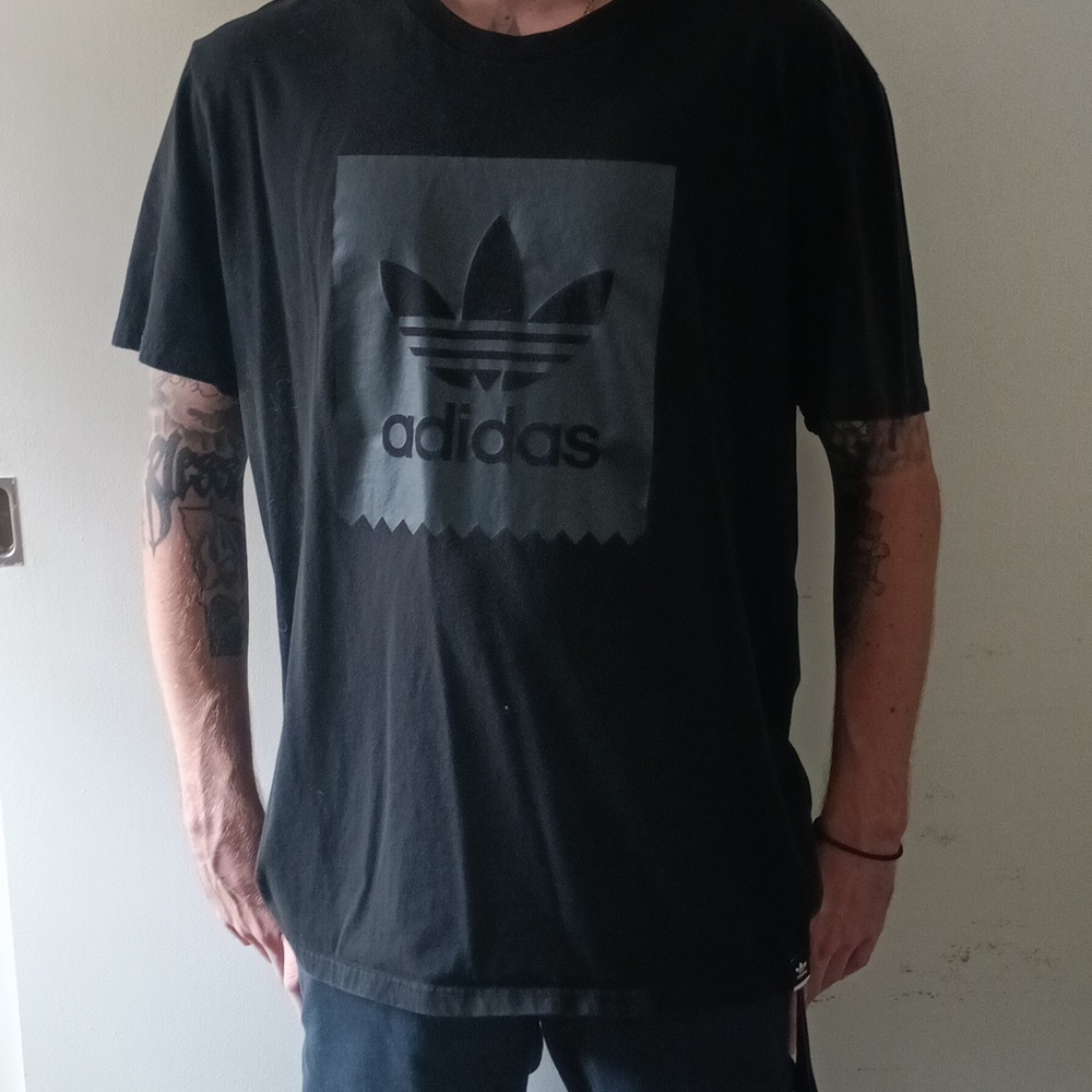 Soft Adidas short sleeve tee